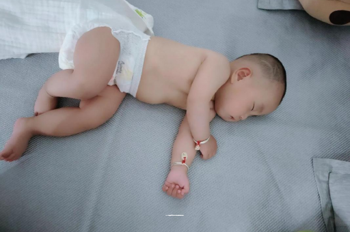 淮南两个月宝宝肚子胀气